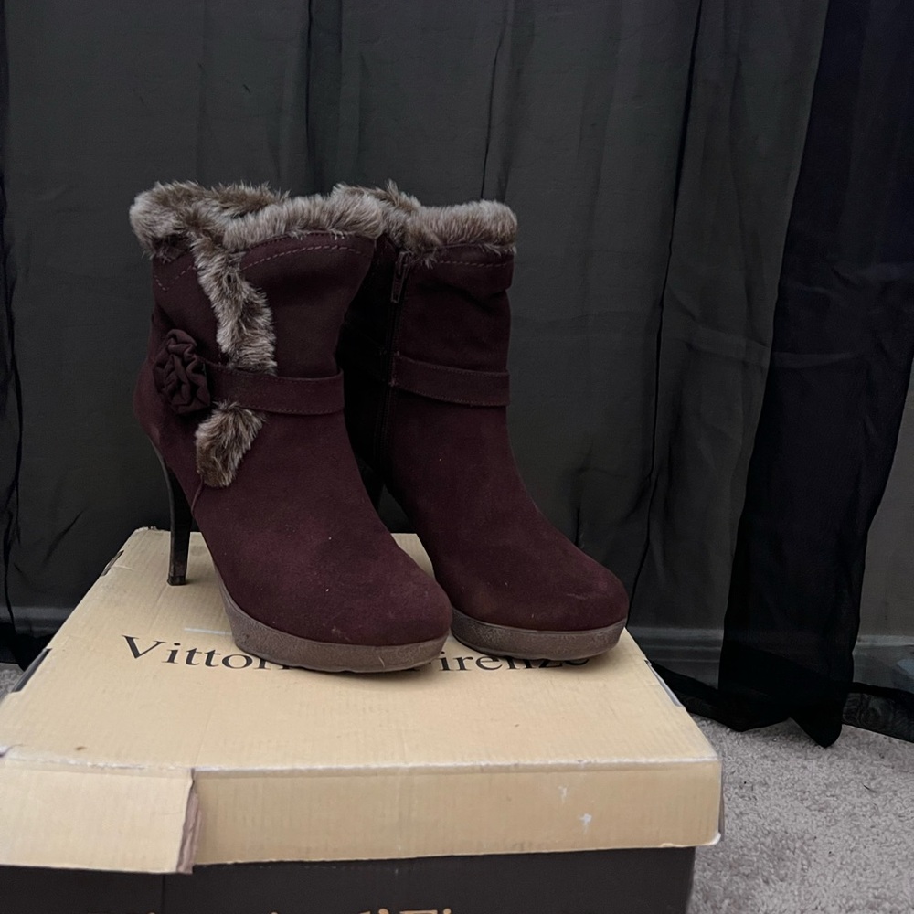 I am selling a pair of boots size 8, and they are brown.